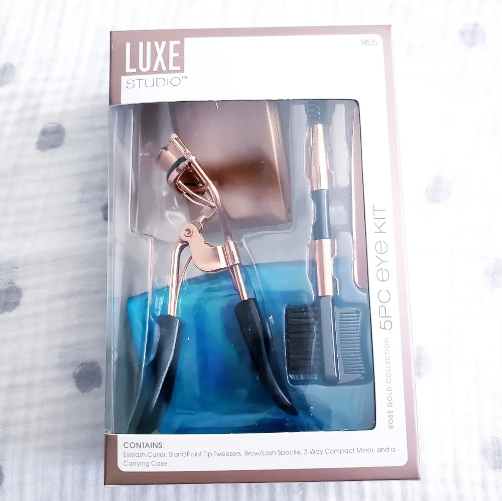 Chic 5 Piece Lux Studio Eye Kit. NWT.